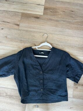 Travay Black Linen Top the work top